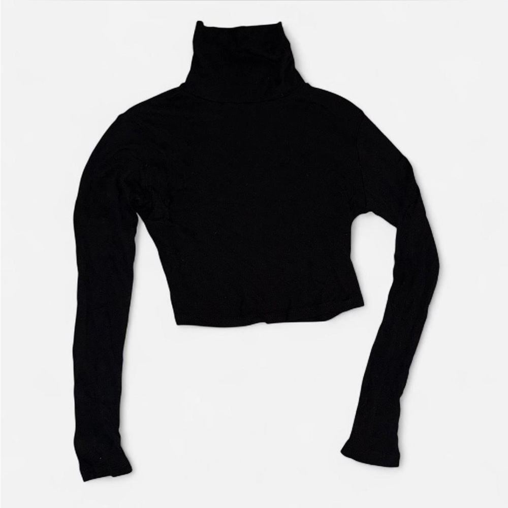 Active USA Black Long-Sleeve Cropped Turtleneck